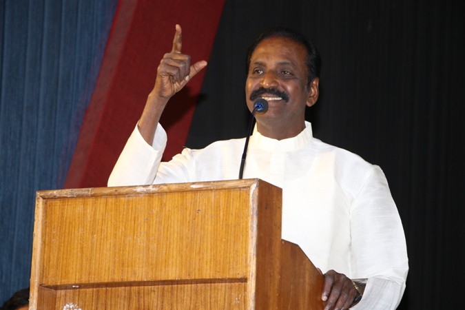 நல்ல தலைப்பு வேண்டுமென்றால் என்னிடம் வாருங்கள் கவிப்பேரரசு வைரமுத்து பேச்சு