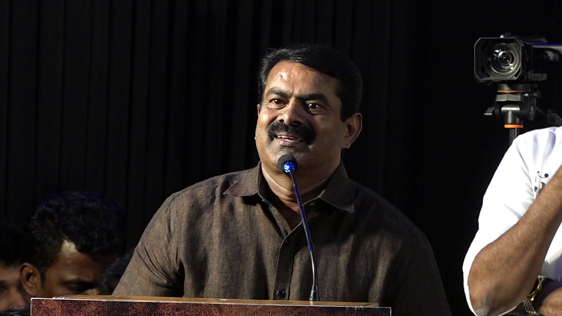 ஜாதி ஒழியாத வரை நம் சமூகம் அடிமையாகத் தான் இருக்க வேண்டும்  “ முந்திரிக்காடு “ இசை வெளியீட்டு விழாவில் சீமான் பேச்சு