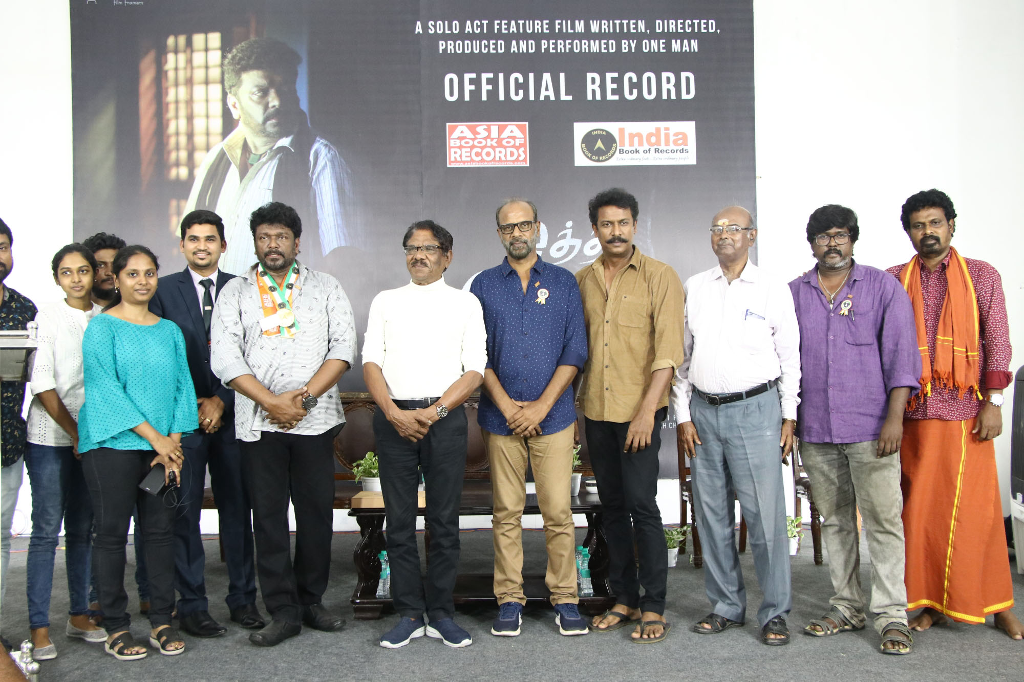 உலகையே தமிழ்ப் படங்கள் பக்கம் திருப்பியிருக்கும் பார்த்திபன் – பாரதிராஜா புகழாரம்