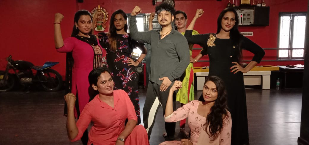 அண்ணே வெயிட்டு வெயிட்டு” ஆல்பம் பாடலில் திருநங்கைகளுக்கு வாய்ப்பு கொடுத்த ஸ்ரீதர் மாஸ்டர்