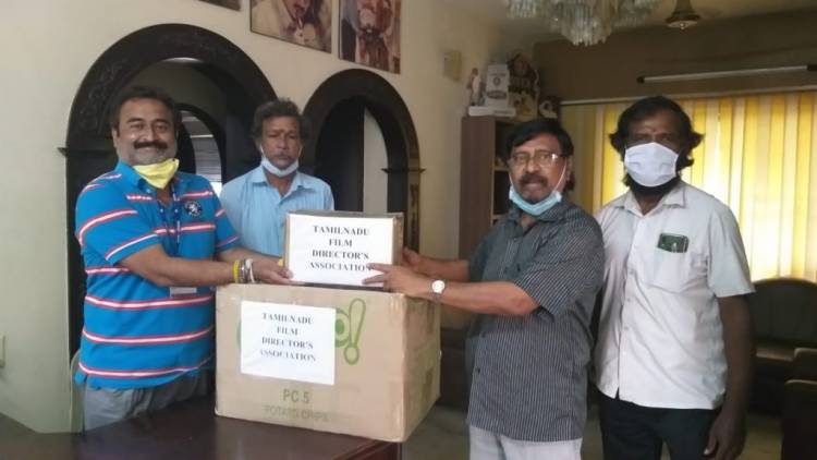 இயக்குனர் சங்கத்தின் சார்பில் கபசுர குடிநீர் & ஆர்கானிக்கம் ஆல்பம் – 30 மருந்துகள் சினிமா பத்திரிகையாளர் சங்கத்தினருக்கு வழங்கல் !