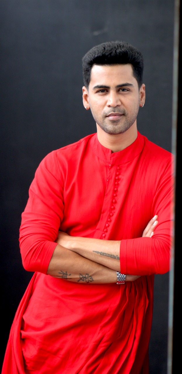 அழகும், அமைதியுமான  “வெற்றி வேலா” முருகனின் ஆறுபடை பற்றிய ஆல்பம். இசையமைப்பாளர்,  பாடகர் க்ரிஷ்ஷின் புதிய ஆல்பம்