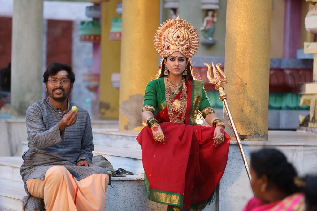 யாரும் எதிபார்த்திராத, நம்பமுடியாத க்ளைமாக்ஸ் காட்சியுடன் வெளியாகிறது “மூக்குத்தி அம்மன்” திரைப்படம் !
