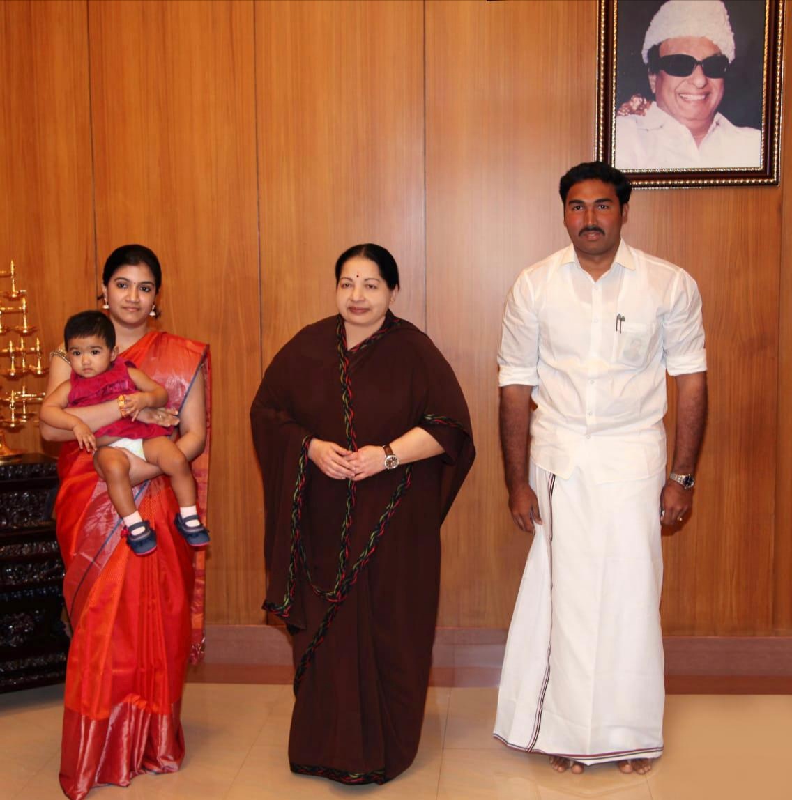 அப்பா,மகளுக்கு கிடைத்தபாக்கியம்! இருவருக்கும் பெயர் சூட்டியது ஜெயலலிதா…