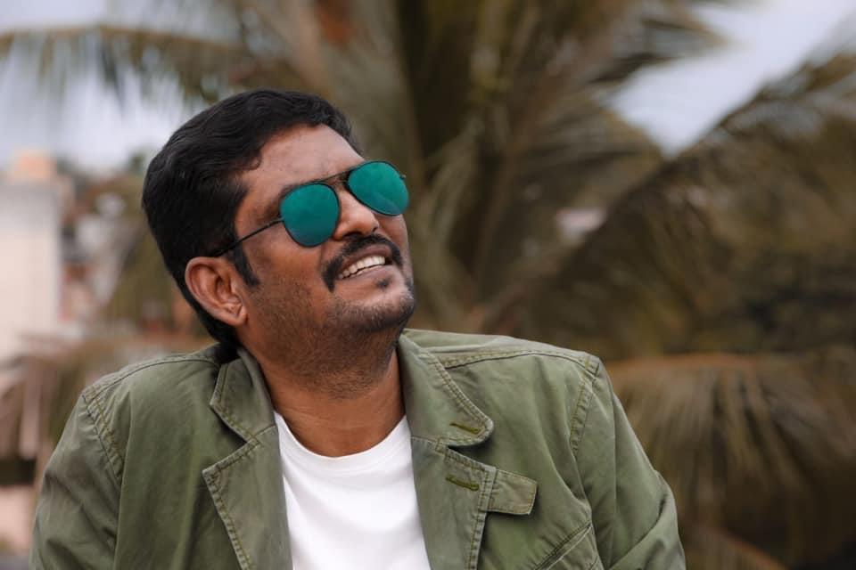*நாவலை படமாக இயக்கும் தயாரிப்பாளர் சுரேஷ் காமாட்சி*