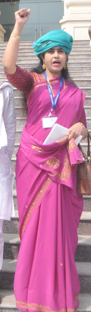 சட்டப்பேரவையில் விஜயதாரணியைக் கண்டு மிரண்ட ஆளுநர், எடப்பாடி, ஸ்டாலின்!