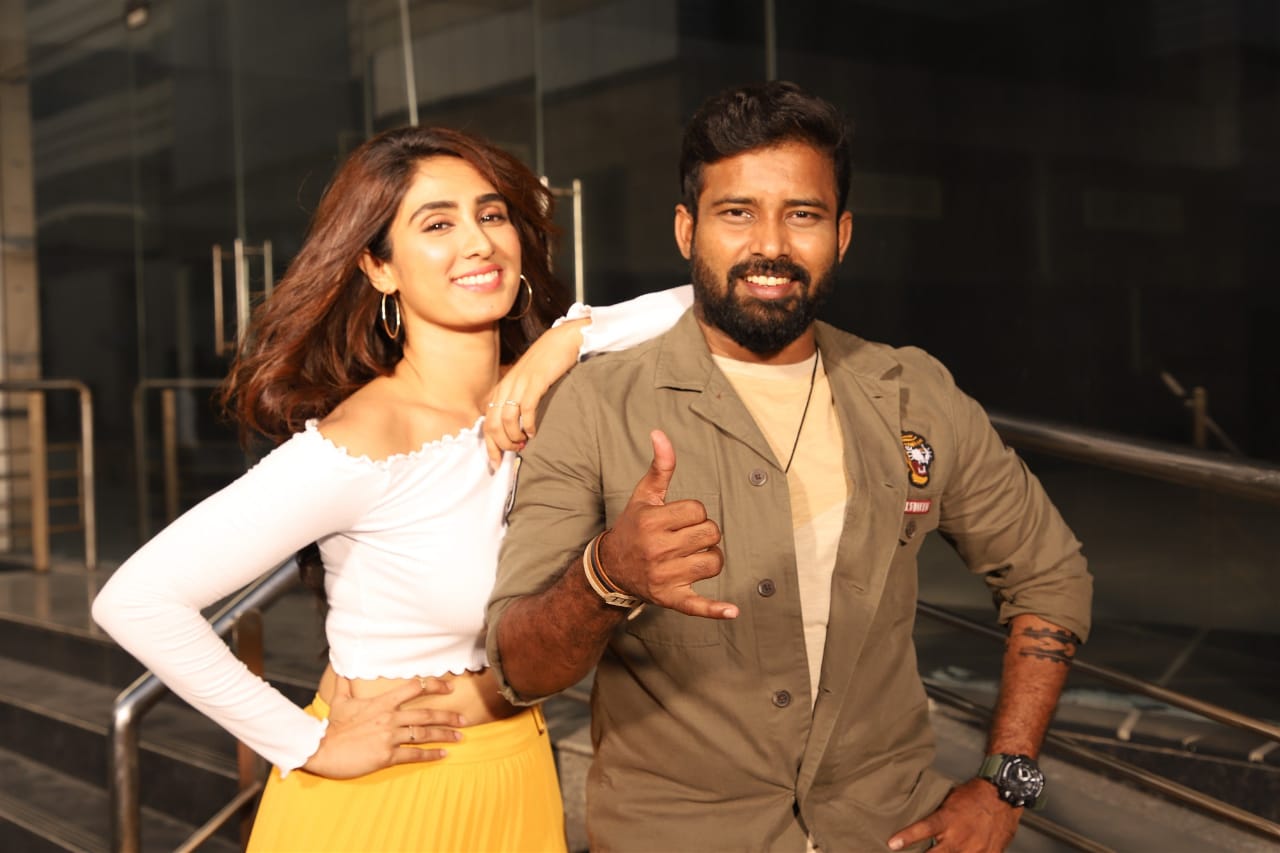 வித்தியாசமான காதல் கதையாக தினேஷ் – தீப்தி சதி நடித்துள்ள “ நானும் சிங்கிள் தான் “