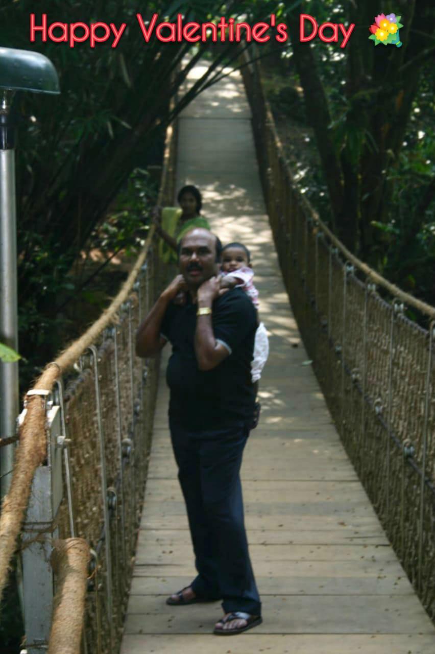 ஆதலால் காதல் செய்வீர்! அமைச்சர் ஜெயக்குமார் அட்வைஸ்!!
