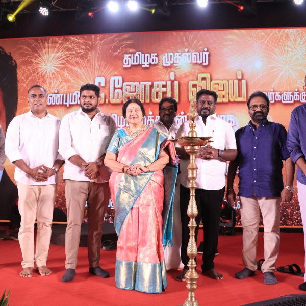 அம்மா கிரியேஷன்ஸ் T. சிவா நடத்திய “வாகைத் தலைவனுக்கு வாழ்த்தரங்கம்”