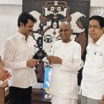 இசைஞானி திரு. இளையராஜா அவர்களையும்,திரு. சரத்குமார் அவர்களையும்   எழுத்தாளர்கள் சங்கத்தின் சார்பில் சங்கத்தில் இணைத்தனர்