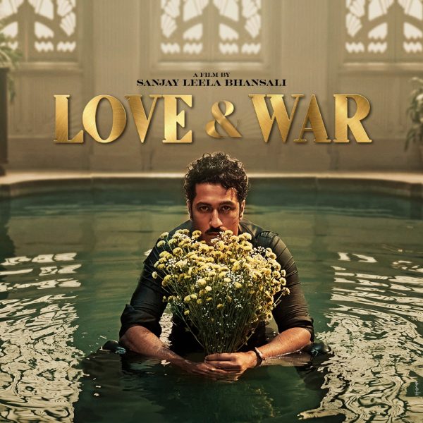 ‘Love & War’ படத்தில் விக்கி கௌஷலின் இரு மாறுபட்ட தோற்றங்கள்!*