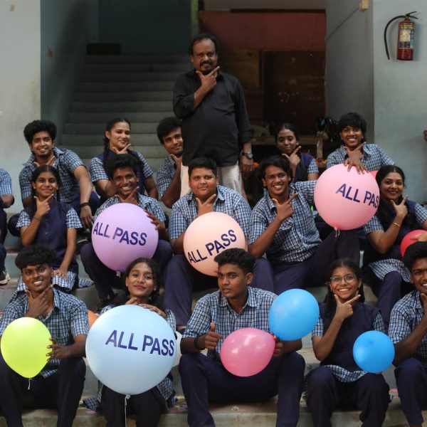 அக்டோபர் 9- ம் தேதி திரையரங்குகளில்  வெளியாகும்         “ஆல் பாஸ் “